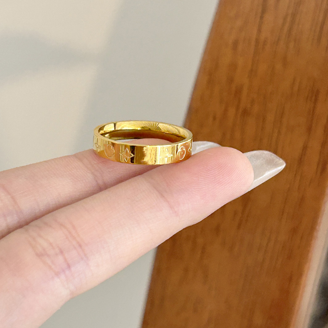 Titanium Steel Four-Leaf Clover Presbyopic Ring for Women, Non-Fading Pigment Ring, Niche Design, Versatile Index Finger, High-End Couple Ring