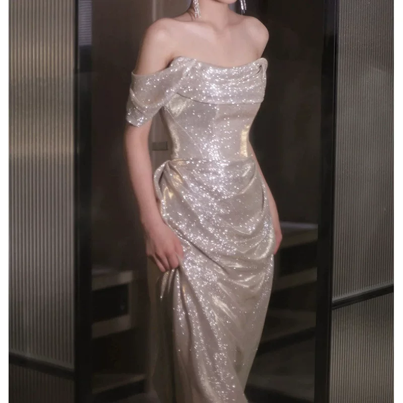 Серебряные ногти sequins, вечернее платье, облегающее корсетное, длинная юбка, открытые плечи, стиль легкой роскоши