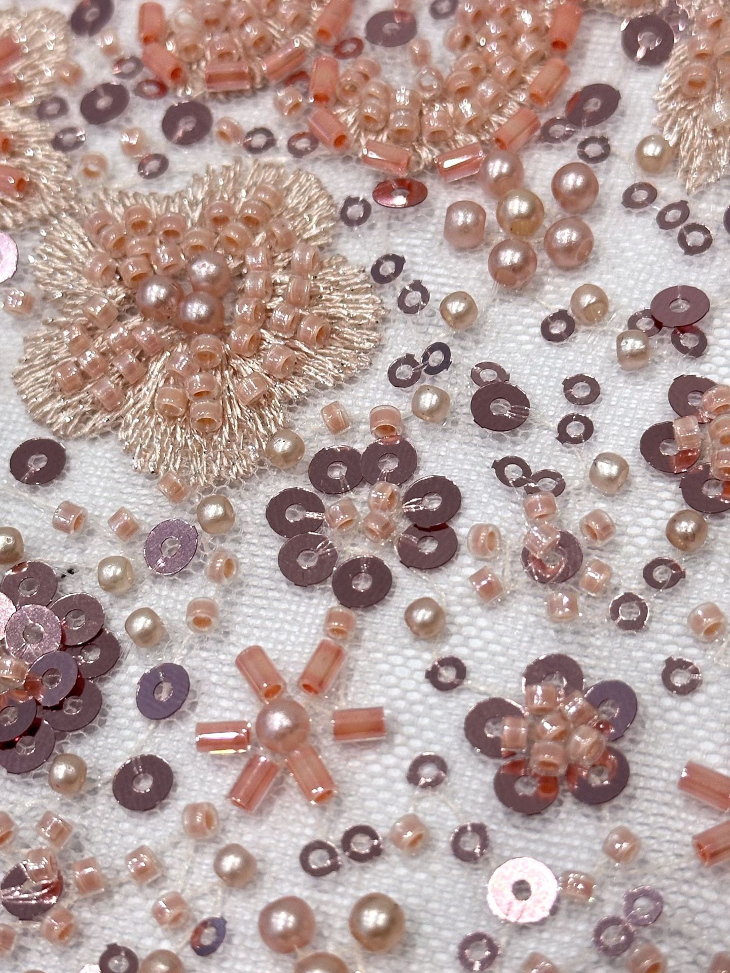 Fabricante nuevo tubo de perlas de industria pesada bordado red rayas flor de ciruela de moda ligera vestido de boda de lujo tela de mujer