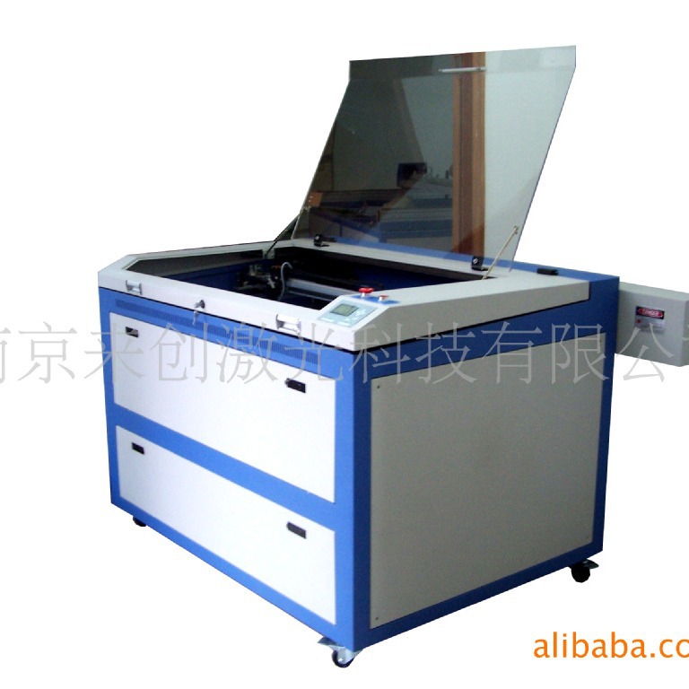 供应实用广告板激光雕刻机量大价优，欢迎联系！全自动智能控制