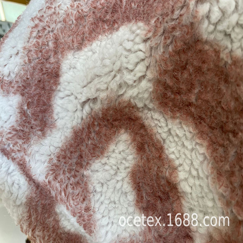 厂家供应罗拉毛尖印羊驼面料秋冬男女羊羔绒外套面料时尚箱包面料