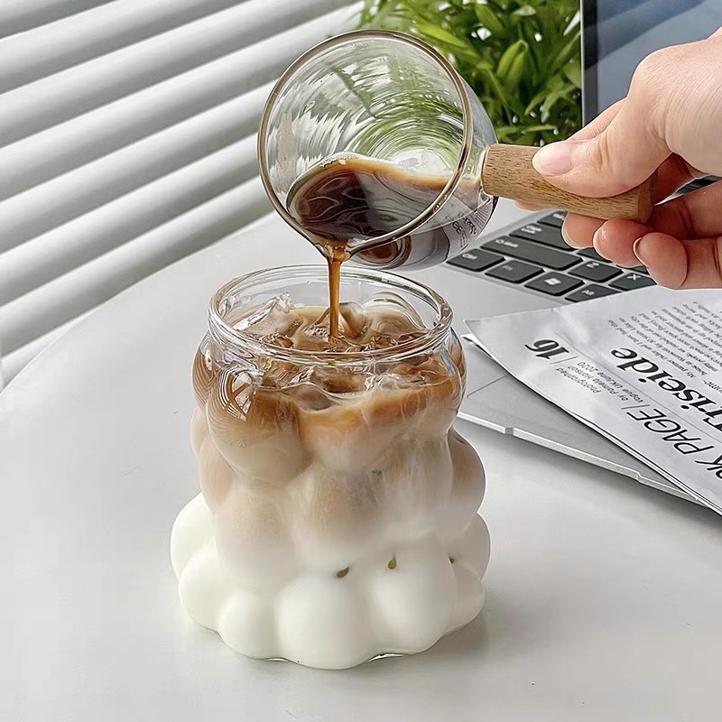 Taza de uva con paja con cubierta de madera de uva de una sola capa de forma de bebida fría taza de jugo de vidrio transparente taza de agua