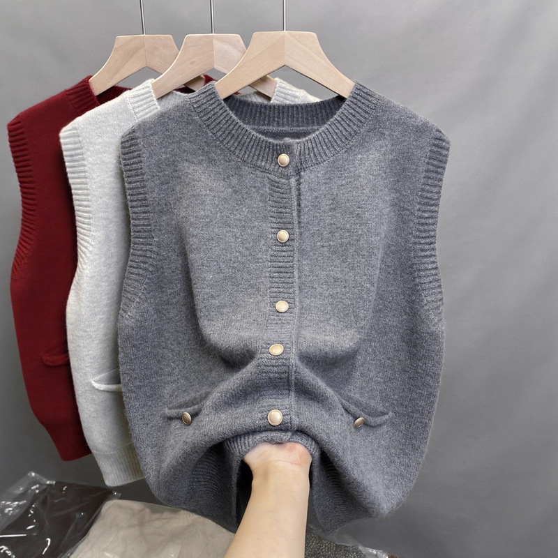 Round Neck Knitted Vest for Women 2025 Autumn and Winter New Korean Style Simple Sleeveless Outerwear Layered Soft Cardigan Top for Women Round Neck Knitted Vest for Women 2025 Autumn and Winter New Korean Style Simple Sleeveless Outerwear Layered Soft Cardigan Top for Women