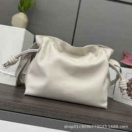 天花板2025新款fiamenco福袋包真皮水桶包抽绳牛皮单肩斜跨手拿包