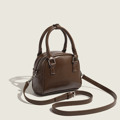 Korean niche design handbag 2025 new trendy commuting tote bag retro fashionable shell crossbody bag for women