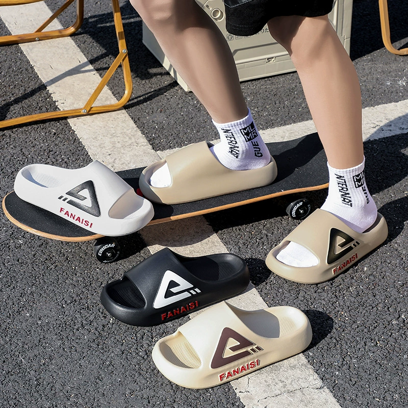 Модные тапочки 2025 года для мужчин зимний интерьер для домашнего спорта носить толстую подошвину трендовые холодные тапочки оптом