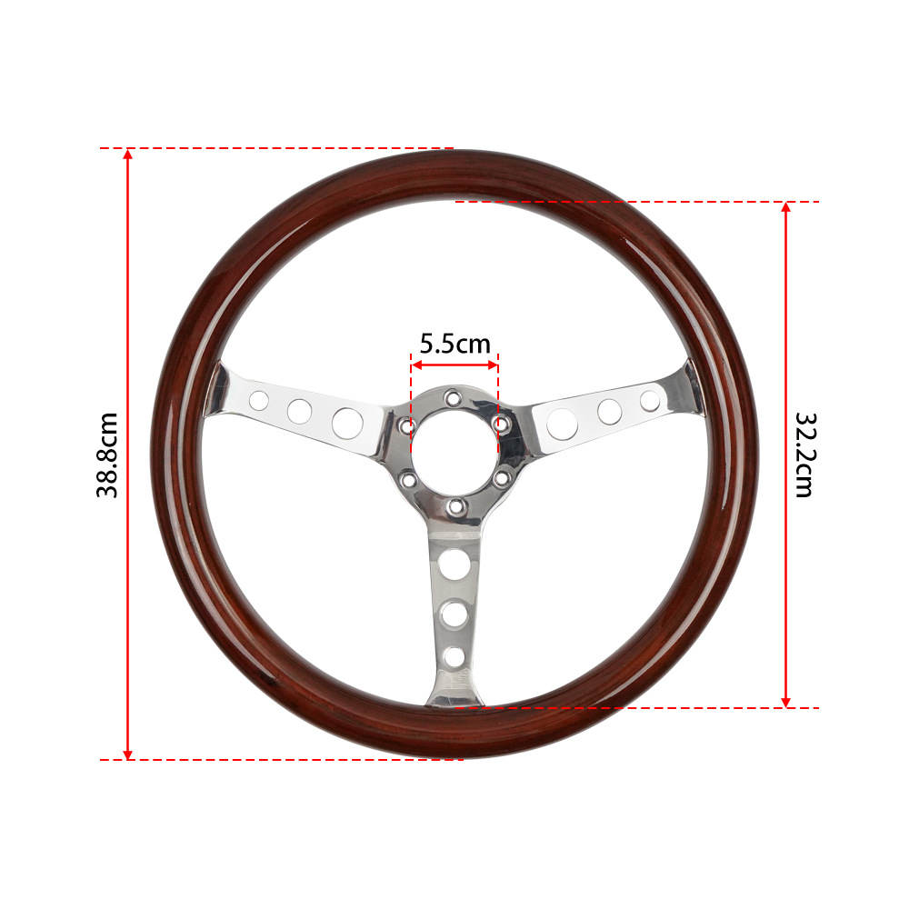 약간 불완전한 3개의 둥근 구멍이 있는 원목 스티어링 휠