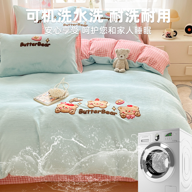 Círculos animados bordados de leche de lana de cuatro piezas engrosado cálido edredón de franela sábanas de lana de coral ropa de cama de invierno