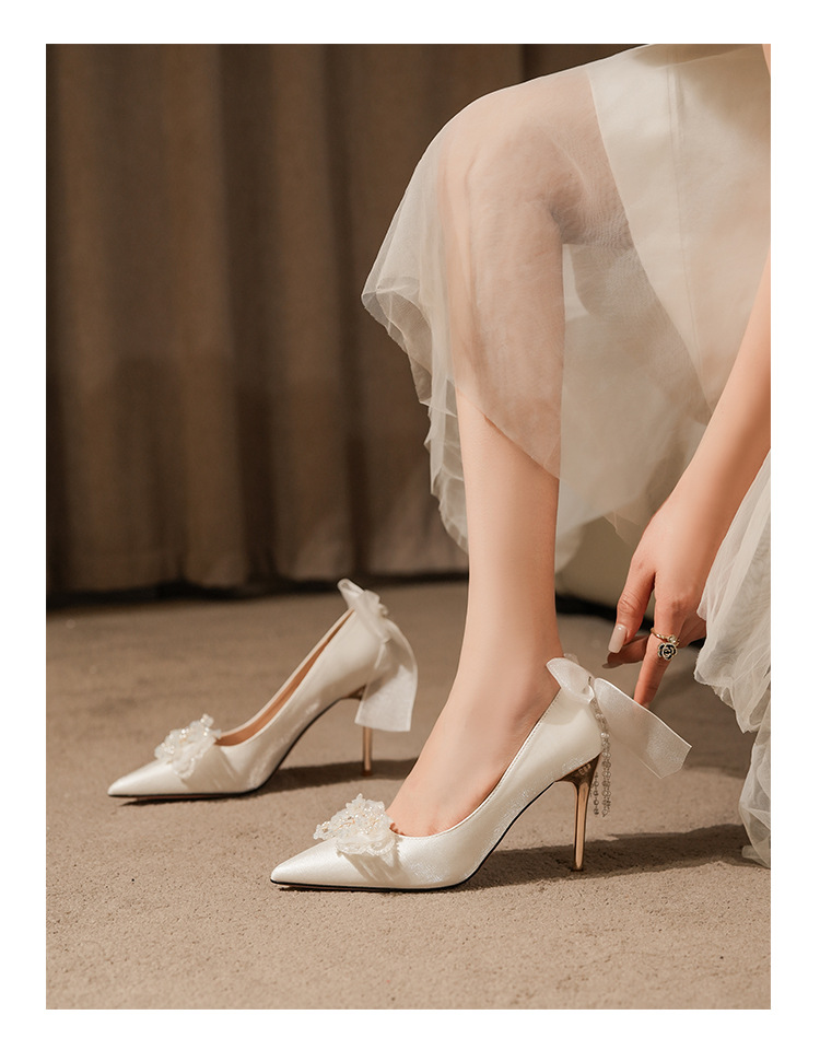 2024 Novi svileni čevlji z pentljo Water Diamond Beli čevlji z visoko peto za ženske poročne bankete in čevlji za družice_voghion.com