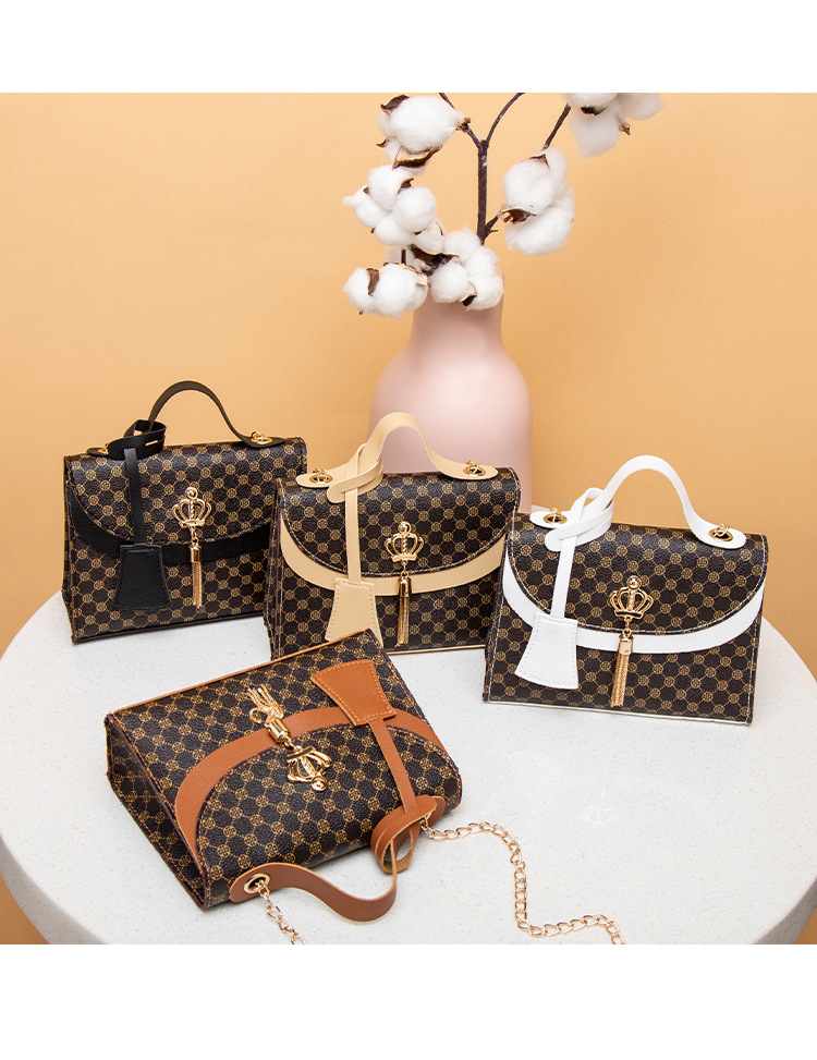Magnetic Buckle Closure Type Chain Strap Type Women's Small All Seasons Pu Leather Fashion Handbag