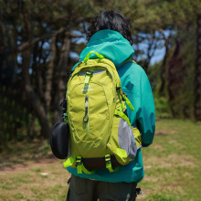 户外男女大容量登山背包旅游爬山轻便专业徒步运动旅行双肩包简约