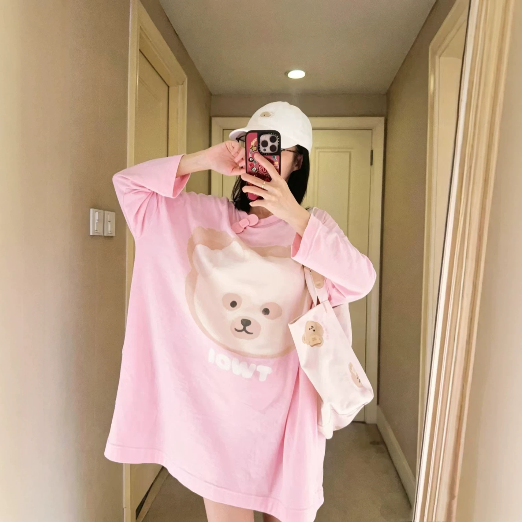 芭比粉面膜熊长袖T恤女秋季宽松中长款遮屁股卡通小熊慵懒风上衣