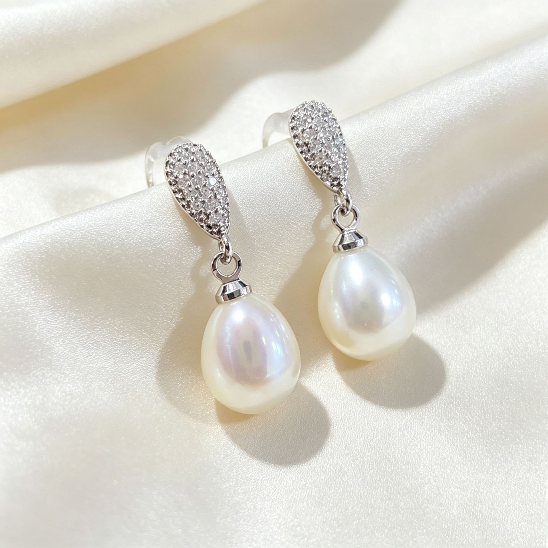 Classic and Elegant Pearl Earrings for Women, Luxurious Zircon Inlaid Teardrop-Shaped Natural Pearl Drop Earrings, Wholesale Supply
