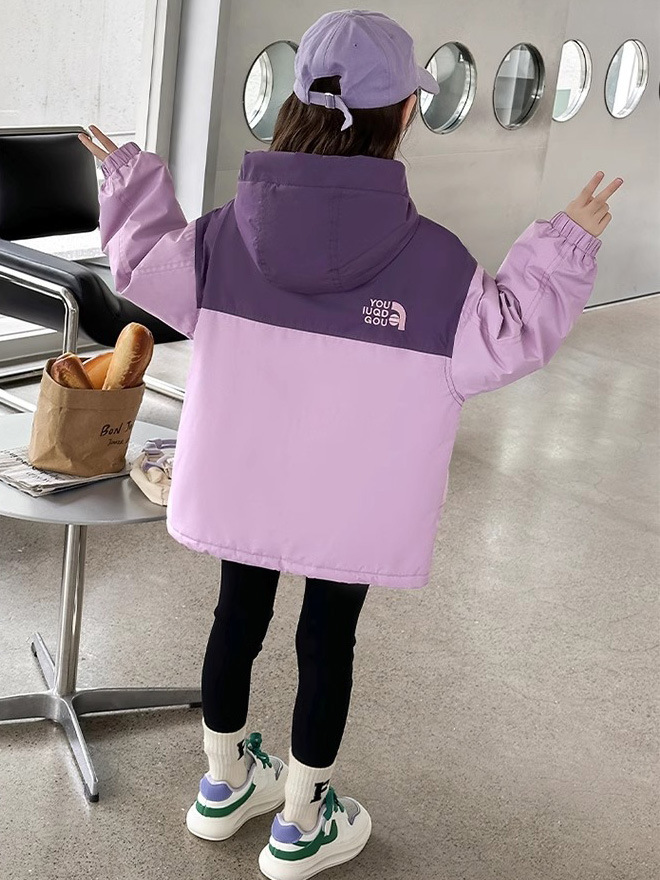Jacket de asalto para niñas otoño y invierno 2025 nuevo estilo de aire extranjero para niños con camisa gruesa de invierno ropa de algodón de moda para niños mayores