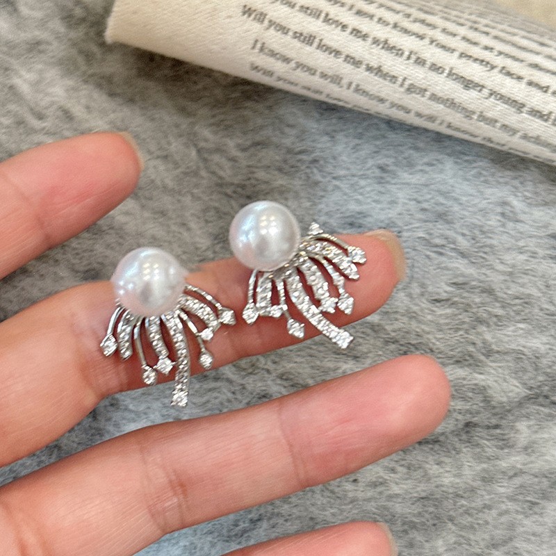 Aguja de plata, perla, circón, borla, pendientes de moda, lujo ligero, pendientes de alta gama, pendientes de todo fósforo exquisitos de nicho, mujeres al por mayor