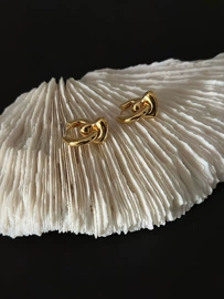 项链;耳钉;戒指