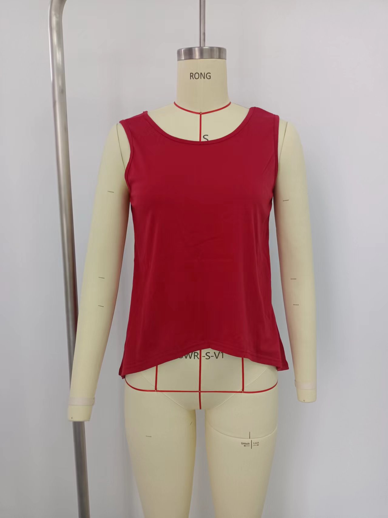 Vente En Gros Femmes Décontractée Style Simple Vêtement De Rue Couleur Unie Sans Manches T-shirts display picture 1