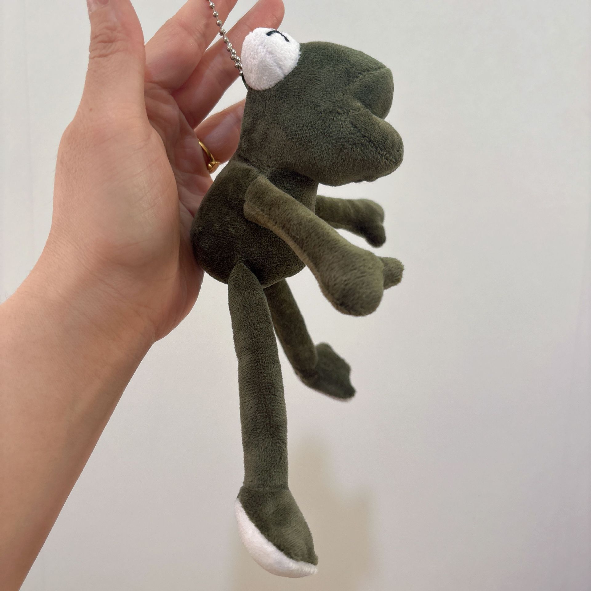 Piernas largas rana colgante de felpa puesto de tienda muñeca muñeca al por mayor muñeca Douyin muñeca de dibujos animados llavero juguete de peluche