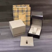 Коробка для часов Burberry Коробка для хранения часов Burberry Коробка для хранения часов Упаковочная коробка Коробка для хранения подарков Полный набор Подарочная коробка