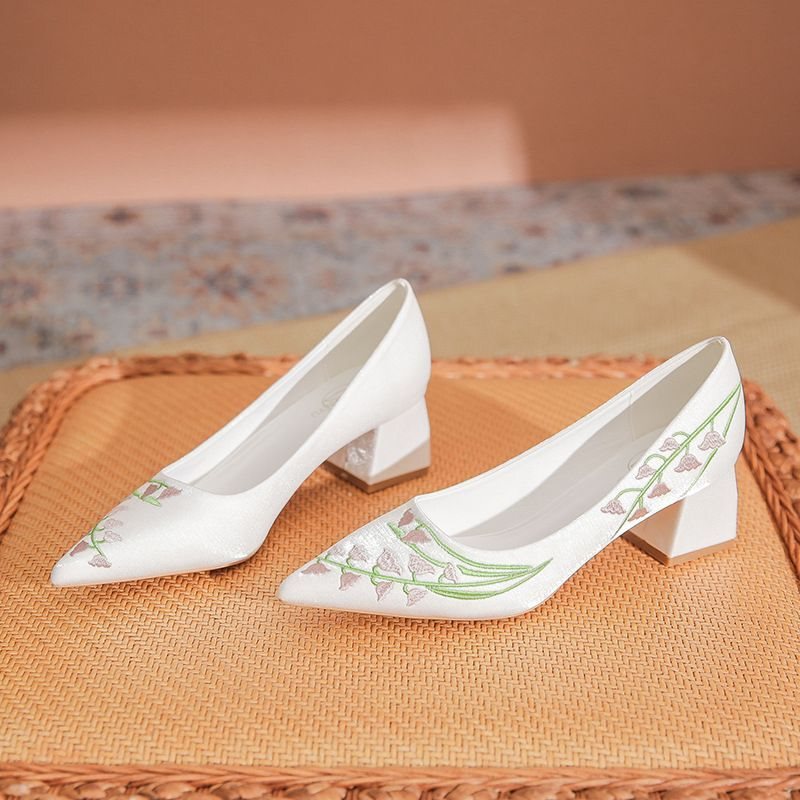 Genuine soft leather cheongsam, new Chinese style 2024 model, embroidered Hanfu, vintage Chanel-inspired French style, elegant high-heeled shoes Genuine soft leather cheongsam, new Chinese style 2024 model, embroidered Hanfu, vintage Chanel-inspired French style, elegant high-heeled shoes