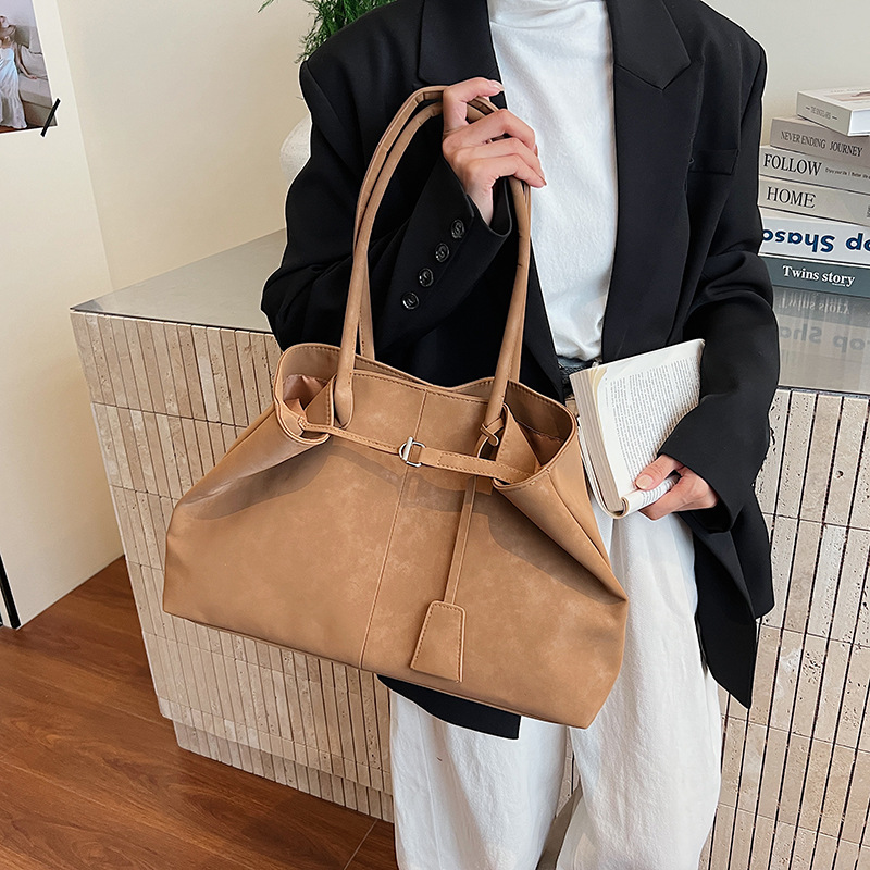 Bolsa de invierno de cuero de seda para mujeres 2025, nueva moda coreana retro bolsas de mano, bolsas de viaje de gran capacidad