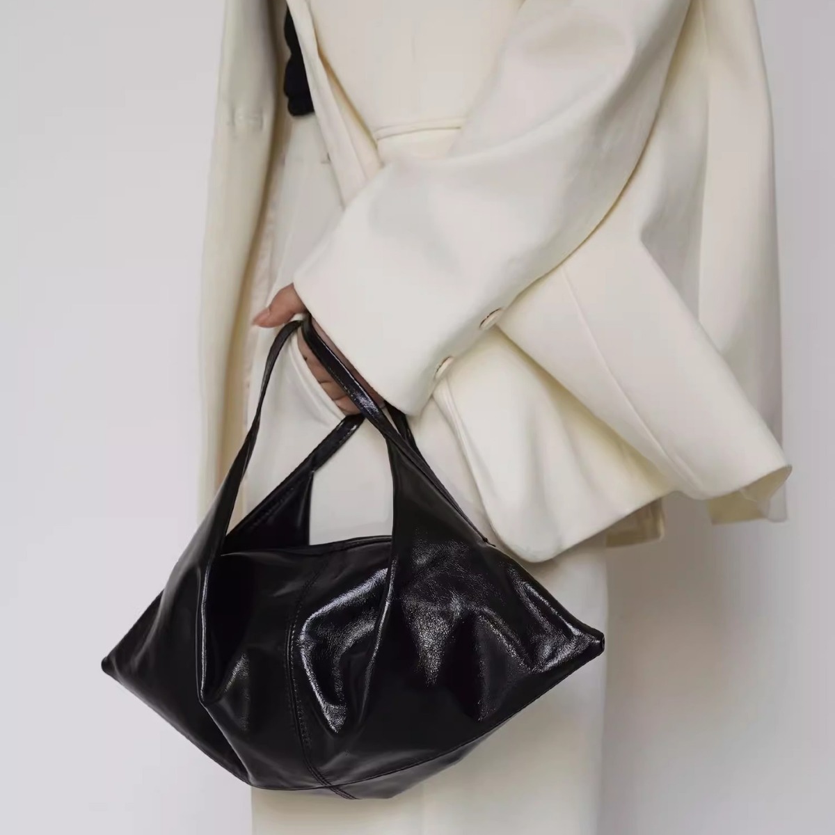 Design di nicchia in stile coreano Ins, strato superiore in morbida pelle cerata e oliata, stile pigro, tracolla monospalla, corno portatile_voghion.com