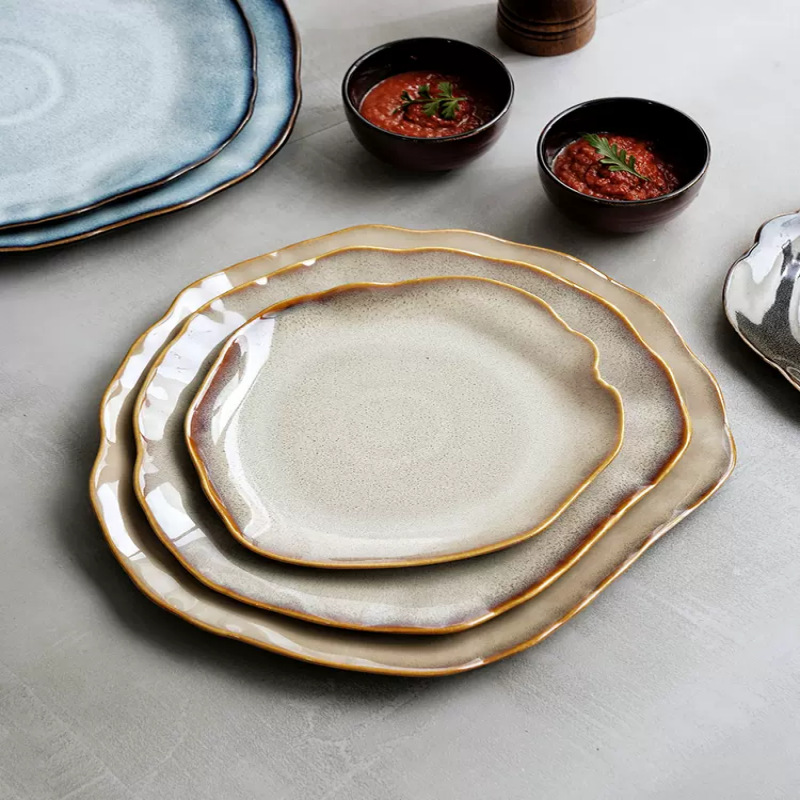 Platos caseros de cerámica creativos transfronterizos irregulares Platos de fiador de carne Platos occidentales de estilo europeo de alto valor bajo vidriado Platos de desayuno