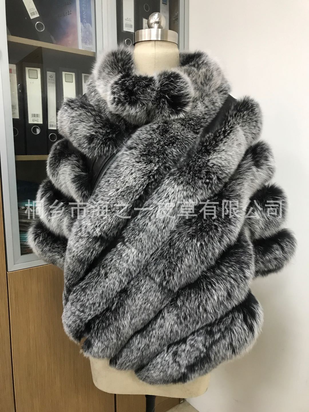 검은 풀 위의 서리 BlackSnow