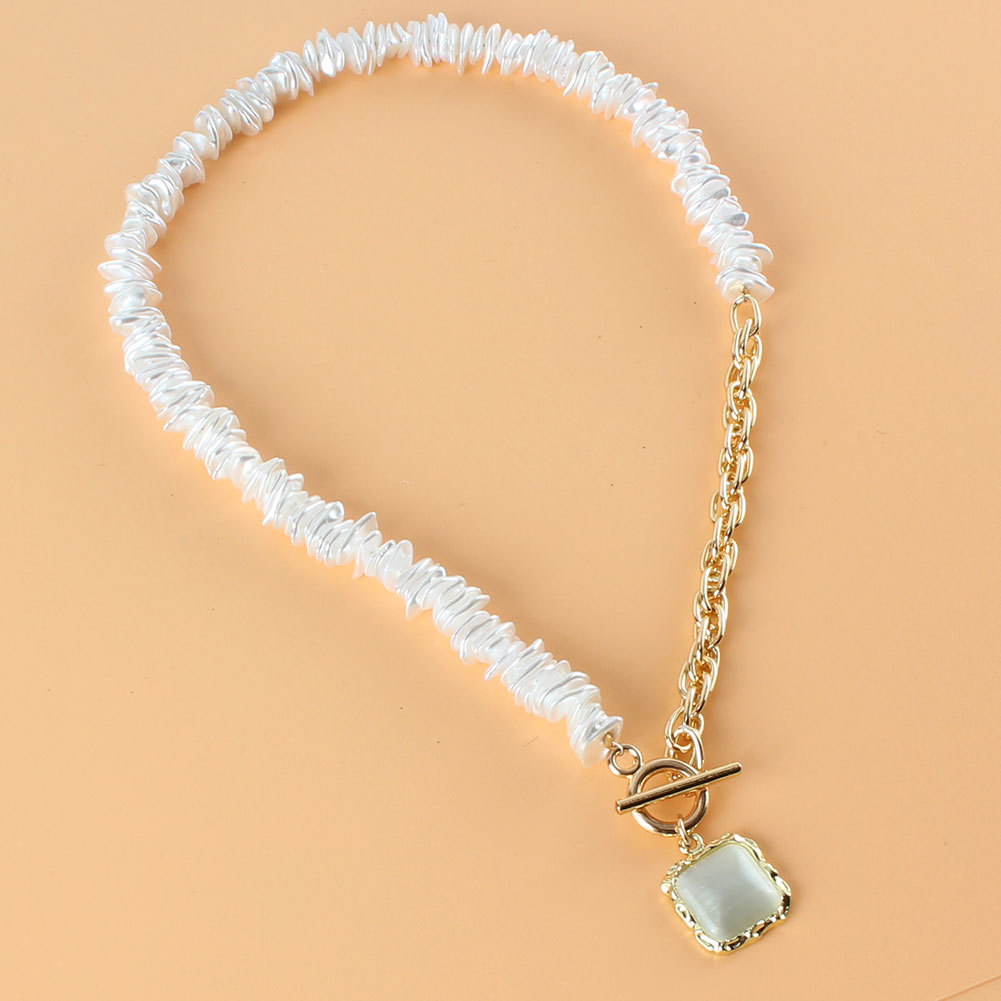Retro Shaped Pearl Necklace Geometric Square Pendant Necklace Wholesale Nihaojewelry display picture 3