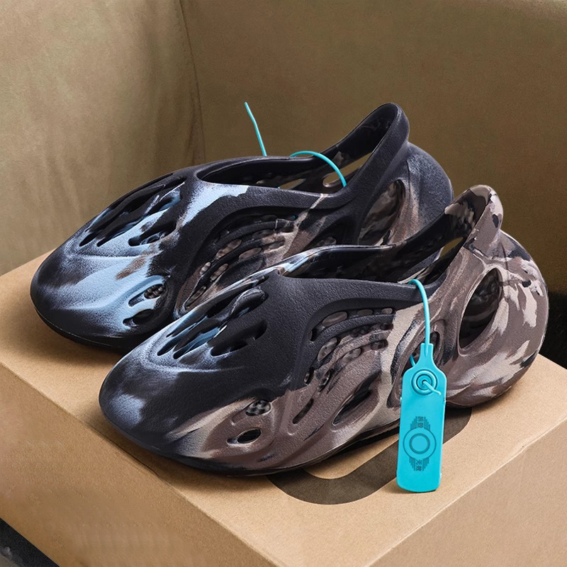 Yeezy Coconut Clog Shoes Men's Summer Outdoor Slippers Eva Soft Sole Comfortable Outdoor Casual Closed-Toe Slippers for Women