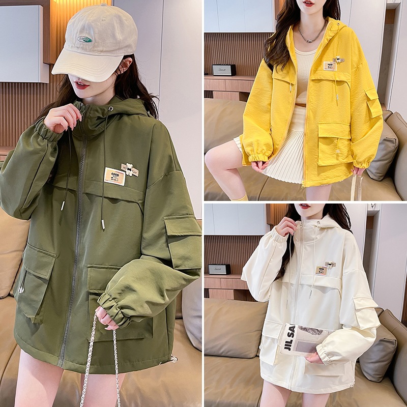 Yellow windbreaker for women, perfect for spring and autumn, super stylish, relaxed, cute, and youthful workwear style.
