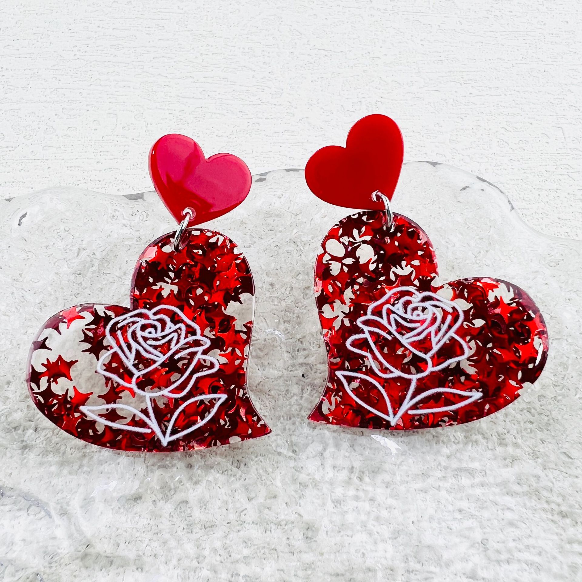 1 Pair Retro Heart Shape Printing Arylic Drop Earrings display picture 5