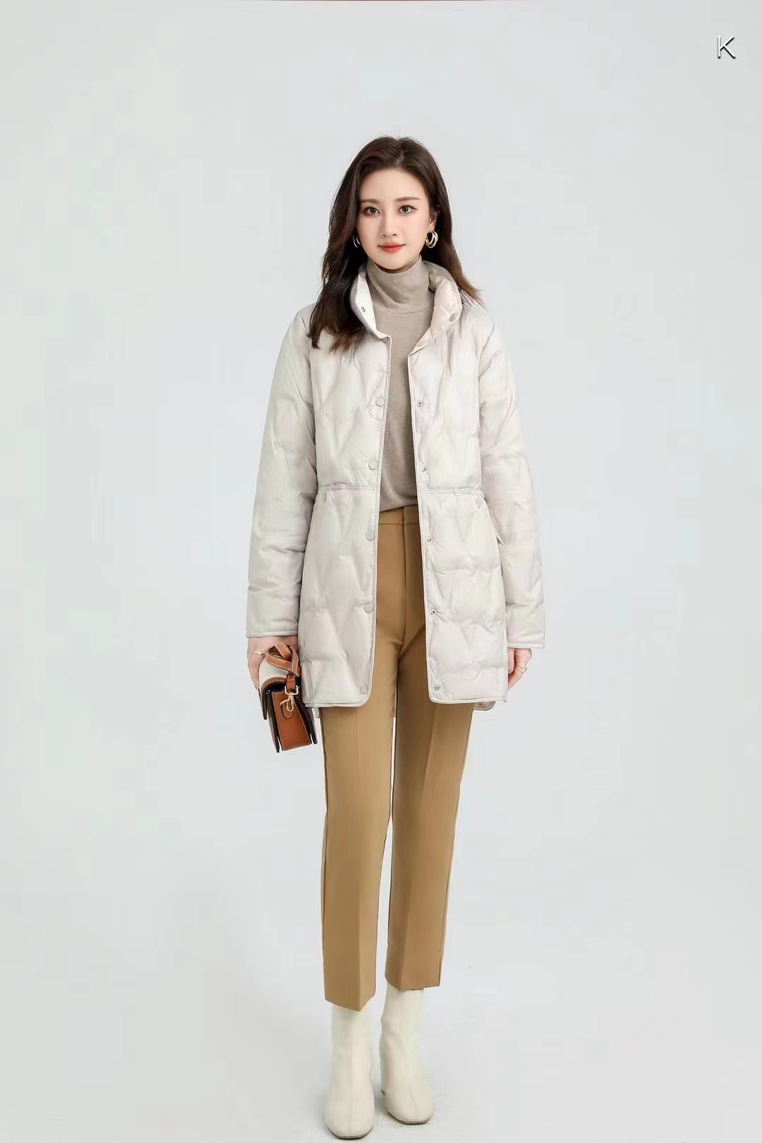 国境を越えた秋冬の新型ダウンジャケットの女性の中には、薄いサイズのゴムがあります。