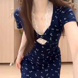 法式蓝色v领蕾丝碎花连衣裙子女春夏季气质收腰包臀长裙