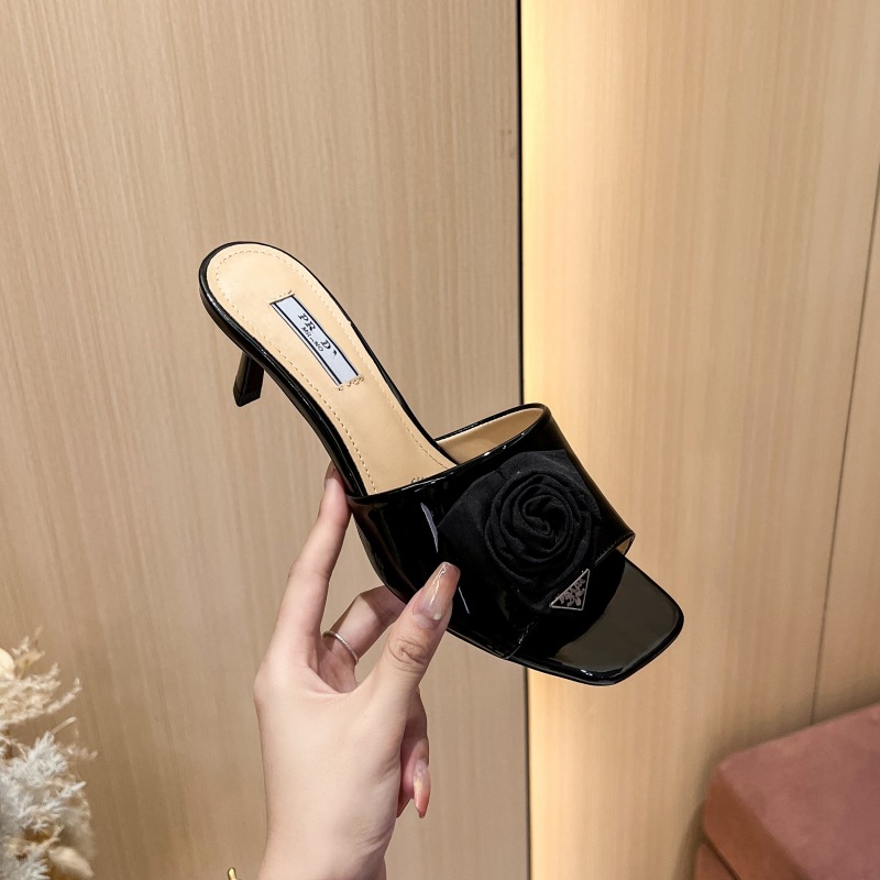 三角标夏季玫瑰花拖鞋女高跟露趾凉拖白色粗跟舒适仙女欧美风