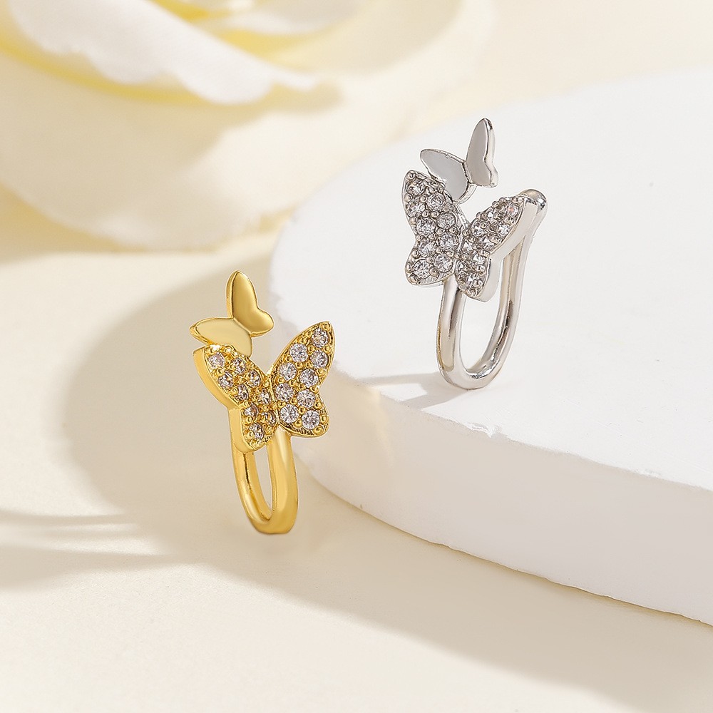 Silver pointed spike labret stud material detail