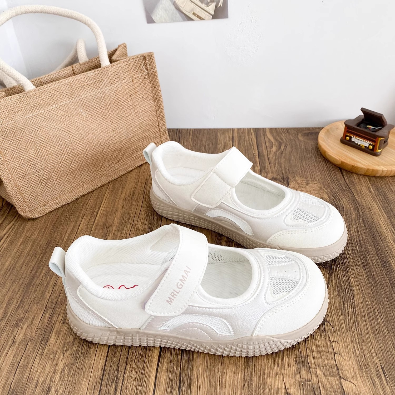 2026 primavera y verano malla transpirable velcro pequeño zapato blanco lindo viento moda versátil casual zapatos deportivos de mujer