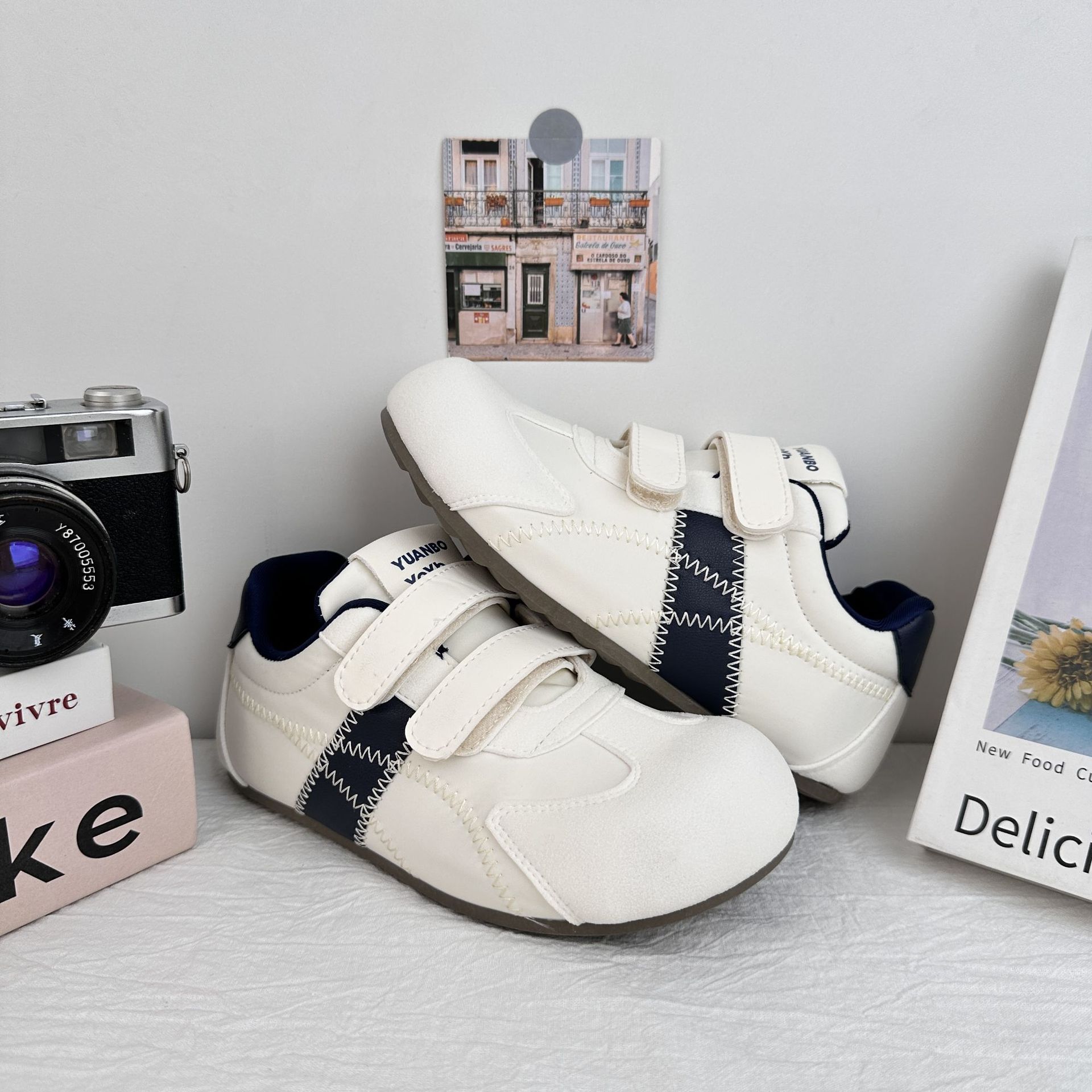 Zapatos de entrenamiento de mujeres Yuan Bode 2025, nuevos zapatos de suela delgada de verano, zapatos de bolsillo, zapatos de cabeza grande, horribles y bonitos.