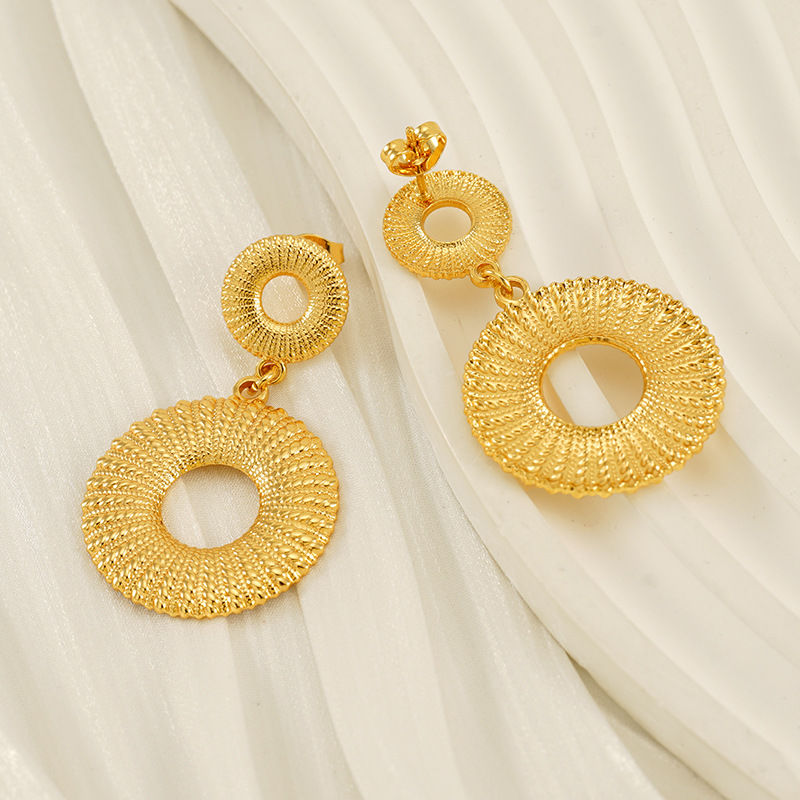 Nuevos pendientes de estilo ins de acero inoxidable europeo y americano de 18K pendientes de moda transfronteriza para damas de acero de titanio de todo fósforo pendientes de alta calidad