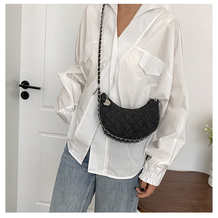 Women's Crossbody Bag With Diamond Chain And Denim Crescent Design_voghion.com