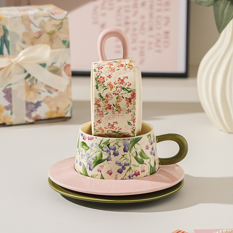 Taza de café y juego de platillos, té de la tarde floral, taza de cerámica de alto valor, regalo de mano, pintura al óleo estilo ins, mujer retro