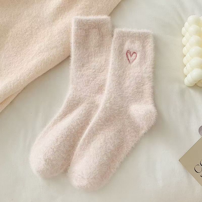 袜子女中筒袜秋冬季加厚水貂绒刺绣爱心睡眠地板袜冬天保暖女袜|undefined