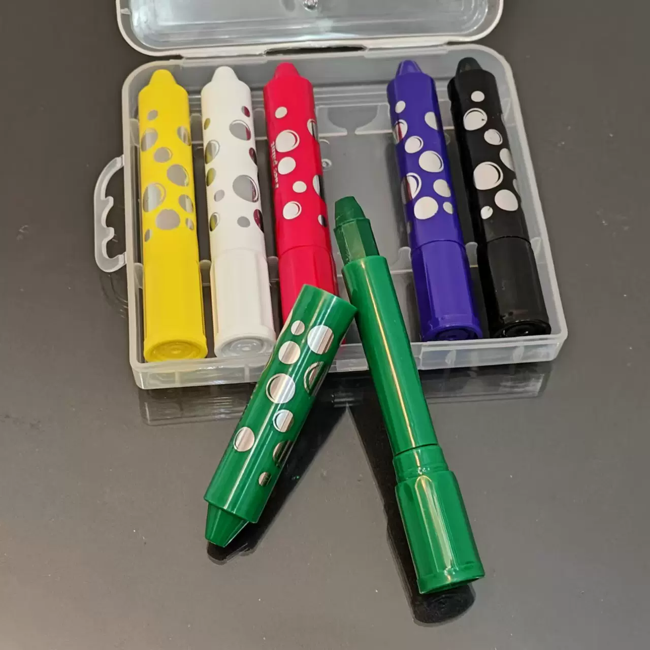新款儿童绘画旋转蜡笔笔记涂鸦学生美术可洗可擦蜡笔皮肤笔文具