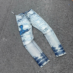 欧米のトレンドブランドAmiriの重厚なウォッシュ加工とダメージ加工を施したメンズハイストリートスタイルのレザープリント刺繍入りスキニーデニム（高級版）