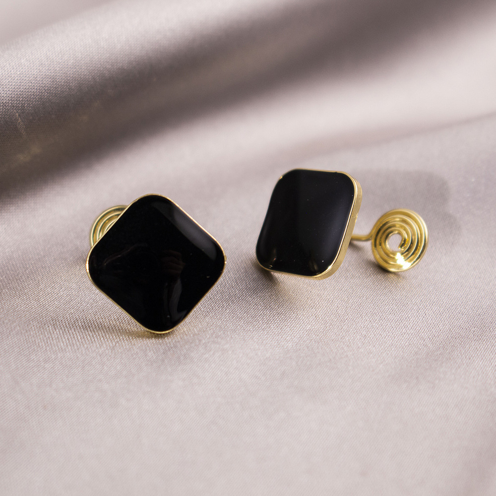 Lujo ligero, incienso pequeño, placa de incienso para mosquitos, pinzas para las orejas, pendientes de nicho para mujeres sin orejas perforadas, pendientes simples, compactas y versátiles de Yiwu al por mayor