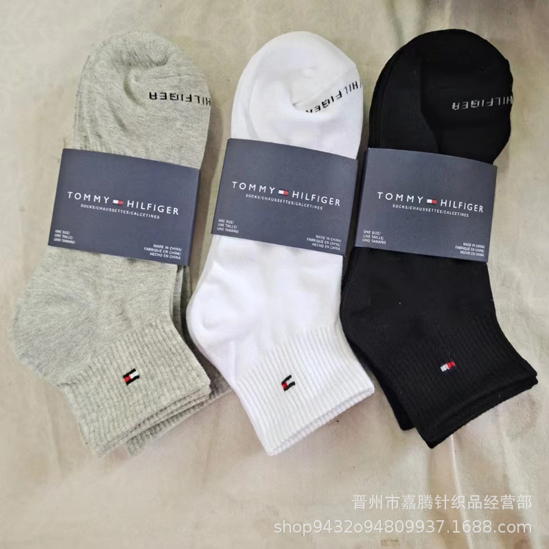 Wholesale foreign trade Tommy men's and women's socks in the tube solid color black and white gray Business socks Four Seasons cotton socks a card three pairs