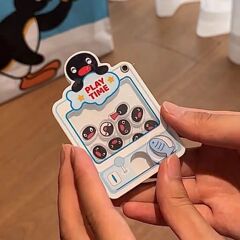 クリエイティブインかわいい漫画ペンギンガシャポンマシンアクリルシェイカーバックパックペンダント見栄えの良い学生ギフト