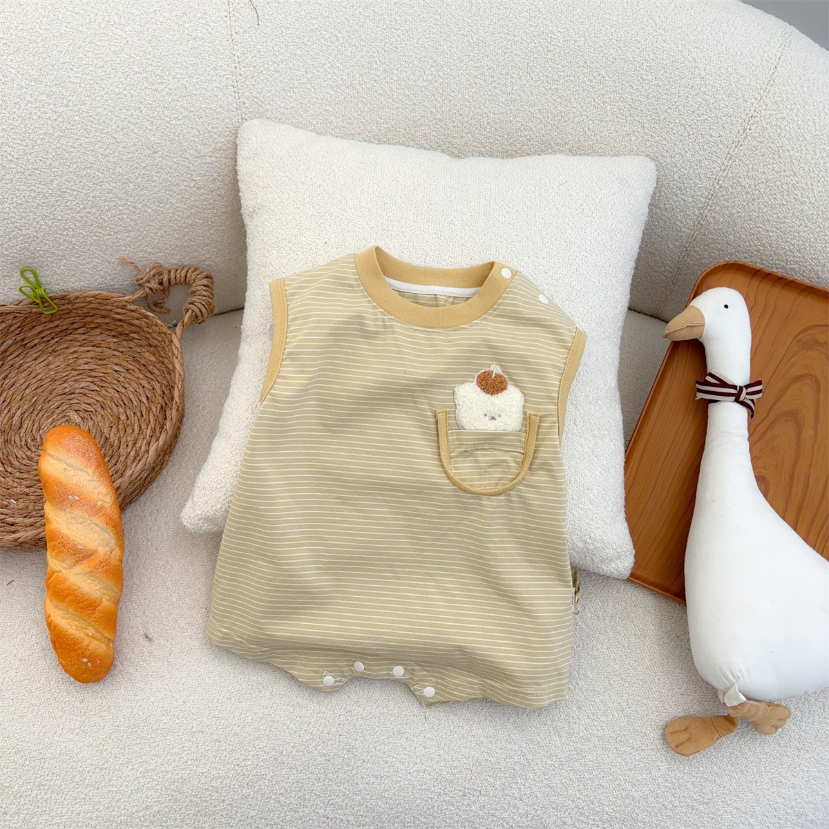 Mono de dibujos animados de bebé 2025 verano nuevo estilo, ligero, lindo y divertido, un tipo de bolso de estilo coreano para bebés agradable para la piel 1