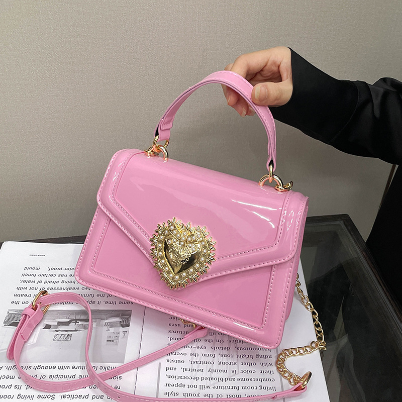 Bolso de cadena de textura transfronteriza 2025 nuevo bolso de amor bolso de hombro de sentido avanzado bolso de mensajero brillante de charol mujer