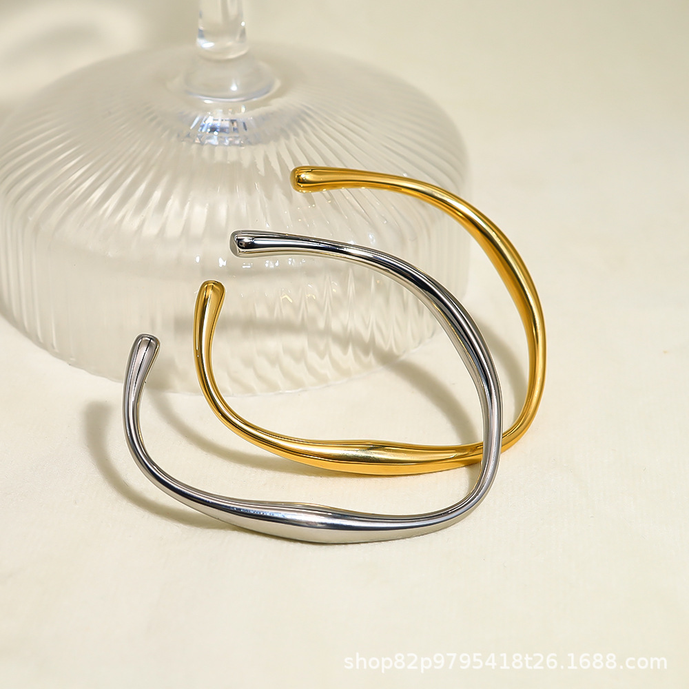 Lujo ligero, todo fósforo, sentido de alta gama, estilo INS, joyería de acero de titanio galvanizado de 18 quilates, pulsera abierta irregular de forma especial